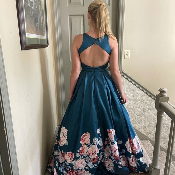 Floral Blush gown - Picture 5 of 5